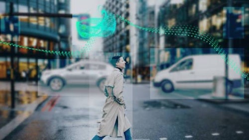 Sichere und zuverlässige autonome Fahrzeuge, die Sensoren nutzen, um Rohdaten aus der Praxis von einem Fußgänger, der auf einer vielbefahrenen Straße einen Zebrastreifen überquert, zu erfassen, zu speichern und zu analysieren.